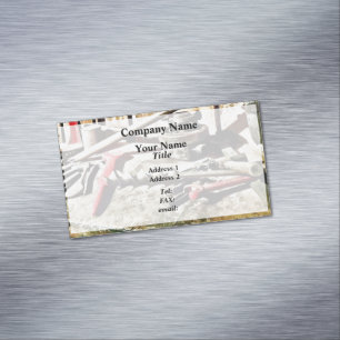 Zwei rote Schraubenschlüssel auf der Werkbank des  Magnetische Visitenkarte