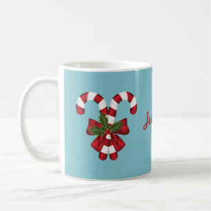 Zwei rote und weiße Candy Canes auf Blau mit Namen Kaffeetasse