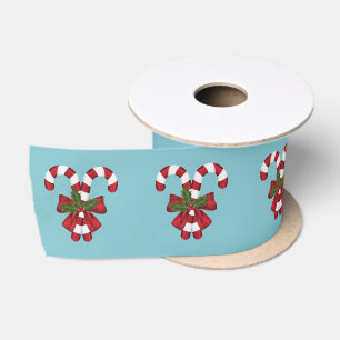 Zwei rote und weiße Candy Canes auf Blau Satinband