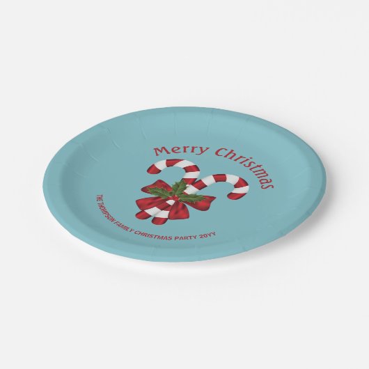 Zwei rote und weiße Süßigkeiten auf blau mit Text Pappteller (Schrägansicht)