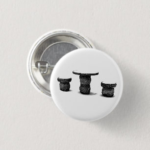 Zwei runde Steinbänke Schnee Foto Pin Button