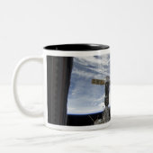Zwei russische Raumfahrzeuge Zweifarbige Tasse (Links)