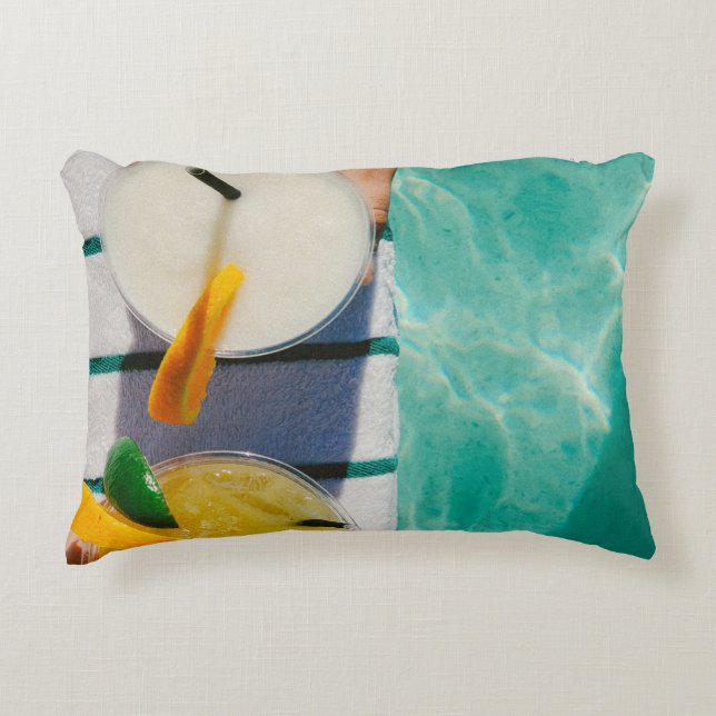 Zwei Saftbecher Dekokissen (Vorderseite)