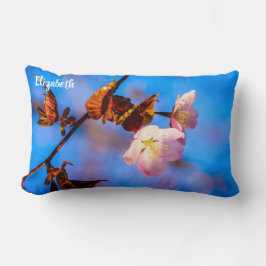 Zwei Sakura-Blume auf blau Lendenkissen