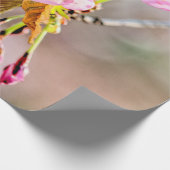 Zwei Sakura-Blume auf einer Spitze Geschenkpapier (Ecke)