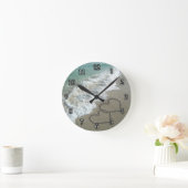 Zwei Sandhörer am Strand Runde Wanduhr (Zuhause)