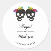 Zwei Schädelbräute Regenbogenfarben Lesben Hochzei Runder Aufkleber (Vorderseite)