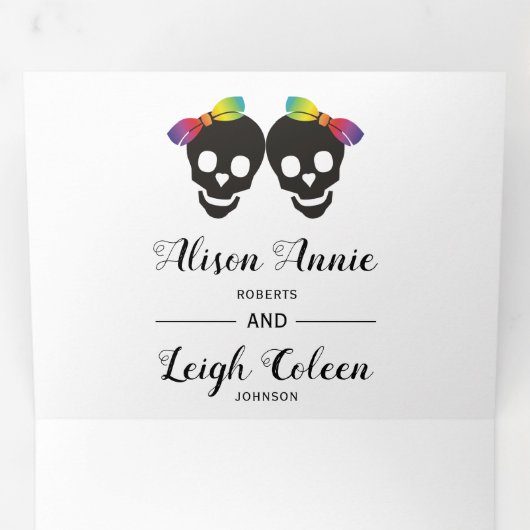 Zwei Schädelbriden bunt Konfetti Lesben Hochzeit Dreifach Gefaltete Einladung (Innen Erste Seite)