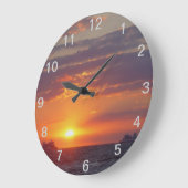 Zwei Schiffe, die an der sonnigen nummerierten Wal Große Wanduhr (Winkel)