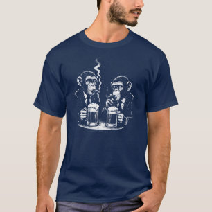 zwei Schimpansen rauchen und trinken Bier  T-Shirt