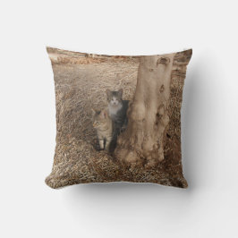 ZWEI SCHNEIZKATZEN IN EINER URSPRÜNGLICHEN BILDKUN KISSEN