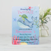 Zwei schnell Niedliche Blaumeerkoralle Whale Gebur Einladung (Stehend Vorderseite)