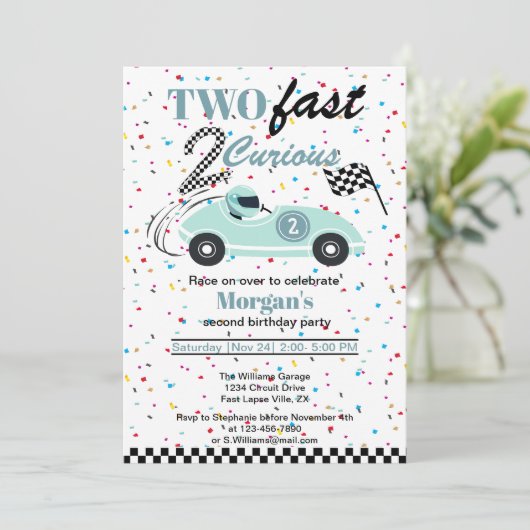 Zwei schnelle 2-merkwürdige blaue Sportwagen am zw Einladung (Stehend Vorderseite)