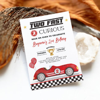 Zwei schnelle 2 Neugierige Red Vintage Car Boy zum Einladung