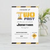 Zwei schnelle Baukinder zum Geburtstag wachsen Einladung (Stehend Vorderseite)