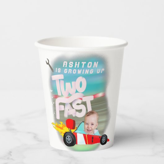 Zwei schnelle Geburtstagspartys Pappbecher (Vorderseite)