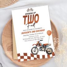 Zwei schnelle Orangenbike am 2. Geburtstag