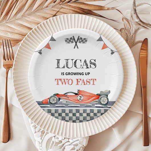 Zwei schnelle Papierplatte wachsen Pappteller