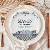 Zwei schnelle Papierplatte wachsen Pappteller