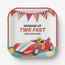 Zwei schnelle Rennwagen am 2. Geburtstag