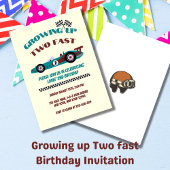 Zwei schnelle Retro-Rennwagen am zweiten Geburtsta Einladung