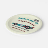 Zwei schnelle Retro-Rennwagen am zweiten Geburtsta Pappteller (Schrägansicht)