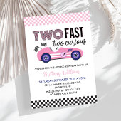 Zwei schnelle, rosa Rennwagen am zweiten Geburtsta Einladung
