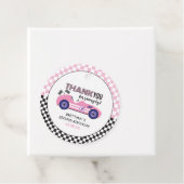 Zwei schnelle, rosa Rennwagen am zweiten Geburtsta Geschenkanhänger (Beispiel)