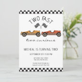 Zwei schnelle zwei kuriose Rennwagen am zweiten Ge Einladung (Stehend Vorderseite)