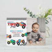 Zwei schnelles Monster-Foto zum Geburtstag wachsen Einladung (Stehend Vorderseite)