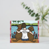Zwei Schokolade-Laboratorien und Mama Postkarte (Stehend Vorderseite)