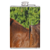 Zwei schöne Kastanienpferde in der Sonne Flachmann (Rückseite)