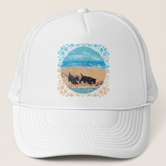 Zwei Schotten am Strand Truckerkappe (Vorderseite)