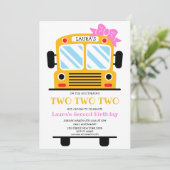 Zwei Schulbusmädchen zum Geburtstag Einladung (Stehend Vorderseite)