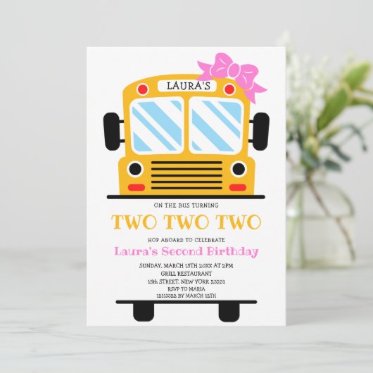 Zwei Schulbusmädchen zum Geburtstag Einladung (Stehend Vorderseite)