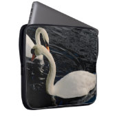 Zwei Schwäne am See Laptopschutzhülle (Vorne Rechts)