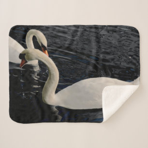 Zwei Schwäne am See Sherpadecke