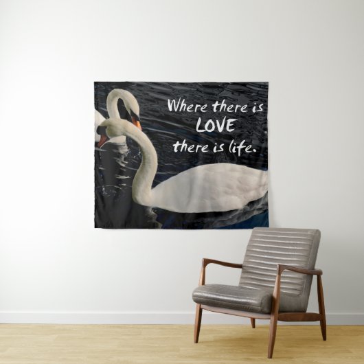 Zwei Schwäne am See Wandteppich (Beispiel (Horizontal))