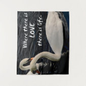 Zwei Schwäne am See Wandteppich (Vorderseite)