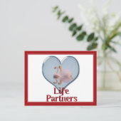 Zwei Schwäne schwimmen mit dem Text "Life Partners Postkarte (Stehend Vorderseite)