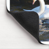 Zwei Schwäne und eine Ente Mousepad (Ecke)