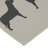 Zwei schwarze Labrador-Hunde Mittelgroßer Tischläufer (Ecke)