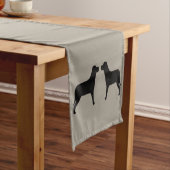 Zwei schwarze Labrador-Hunde Mittelgroßer Tischläufer (Beispiel)