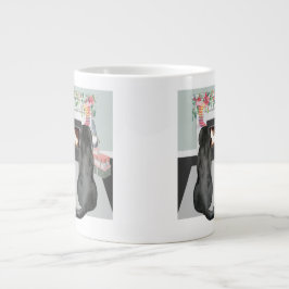 Zwei schwarze Labrador Hunde Weihnachten Feuerplat Jumbo-Tasse