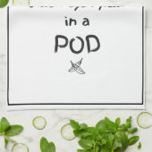 Zwei schwarze mit Augen Erbsen in einem Tee Geschirrtuch (Gefaltet)