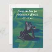 Zwei schwarze Schwäne schwimmen Save the Date Post Ankündigungspostkarte (Vorne/Hinten)