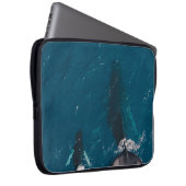 ZWEI SCHWARZE WALLE SCHWIMMEN IN WASSER LAPTOPSCHUTZHÜLLE (Vorne Rechts)