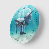 Zwei schwimmende Manatis Runde Wanduhr (Winkel)