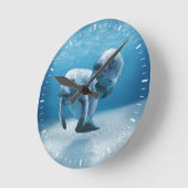 Zwei schwimmende Manatis Runde Wanduhr (Winkel)