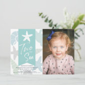 Zwei Seesterne Türkis 2. Geburtstag Foto Einladung (Stehend Vorderseite)